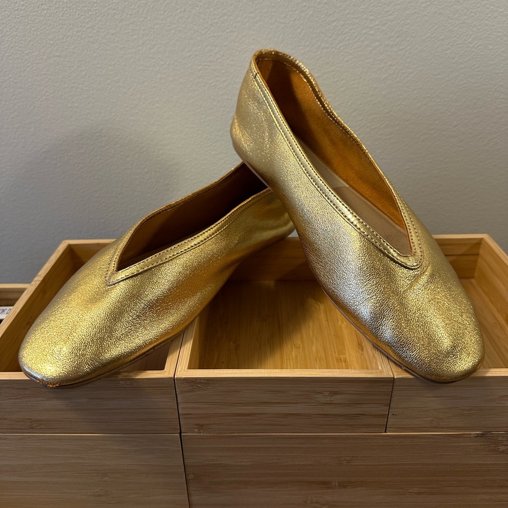Dolce Vita Gold Flats Size 8